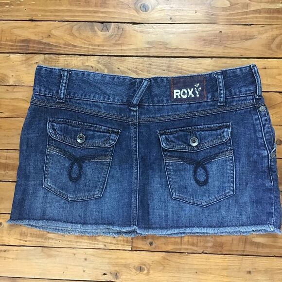 ROXY mini jeans skirt size 9 Sexy low rise dark blue stretchy denim side pockets - Picture 11 of 11